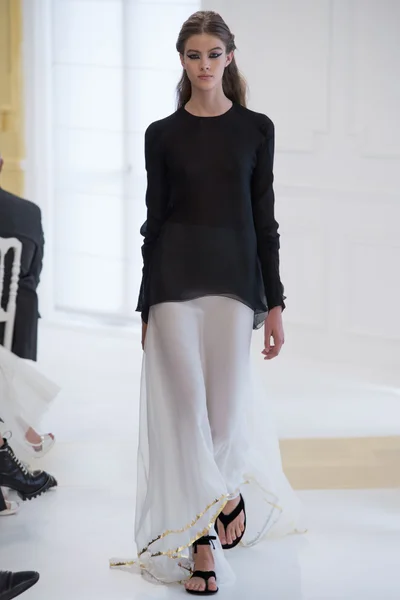 Look 10